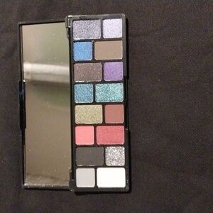 Eye shadow dikalu brand